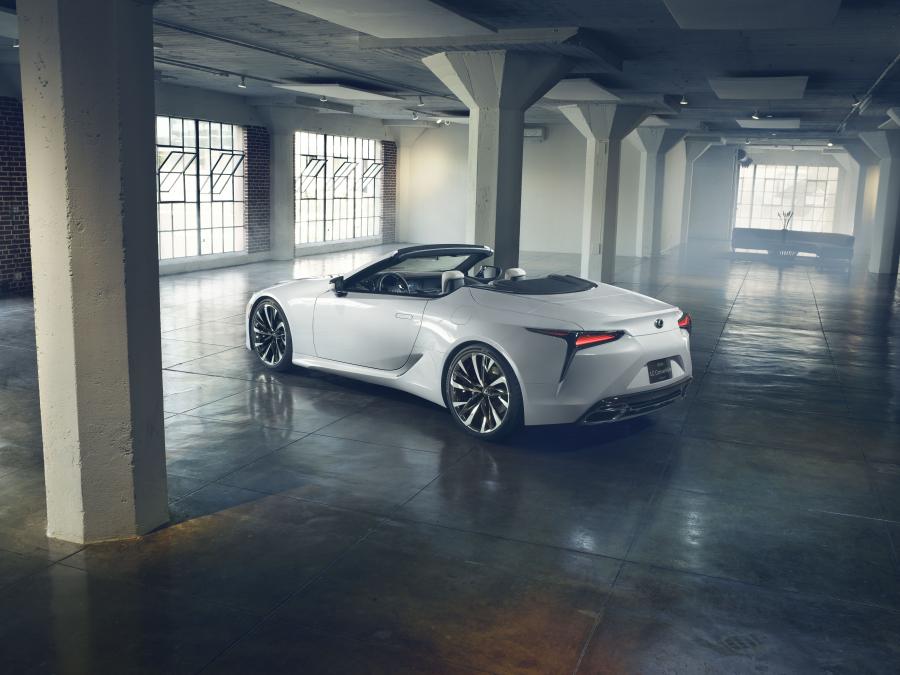  Lexus LC Convertible Concept 2019 года  (фото 9 из 13)